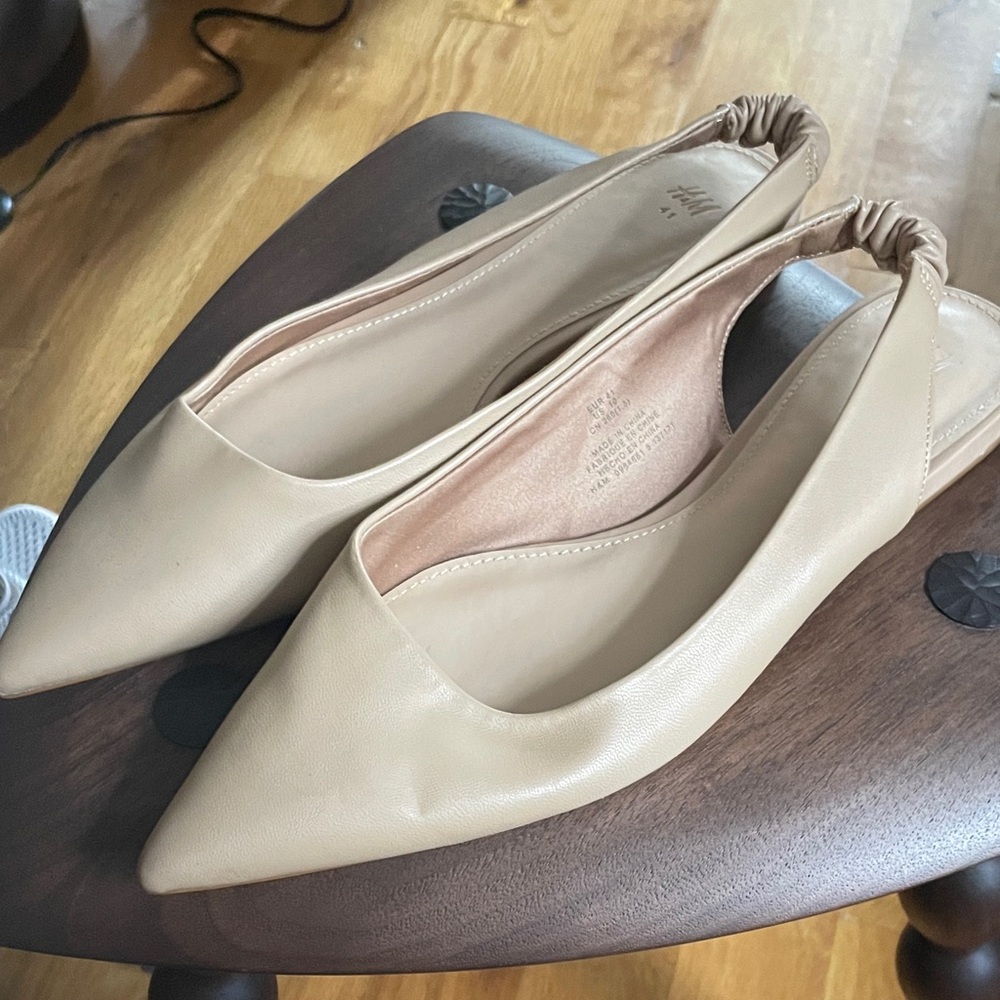 H&M Women's Beige Pointed Flats